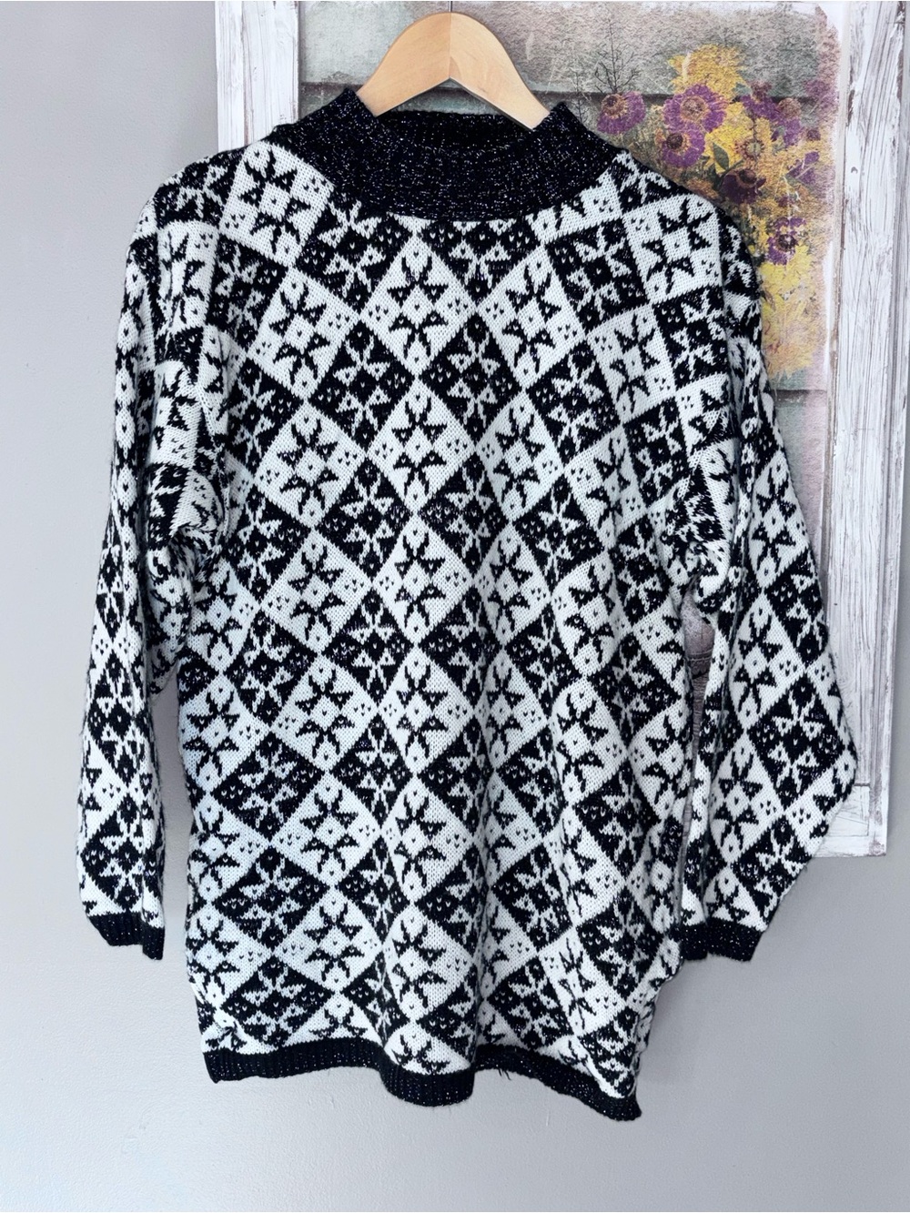 AMERICAN PRIDE Vintage METALLIC THREAD BLACK AND WHITE SWEATER SIZE MEDIUM